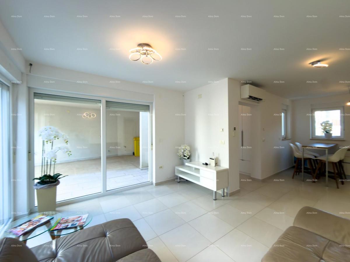 In vendita una casa attraente a Premantura con vista mare.