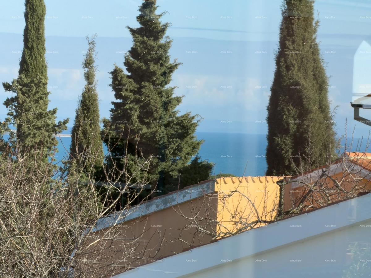 In vendita una casa attraente a Premantura con vista mare.