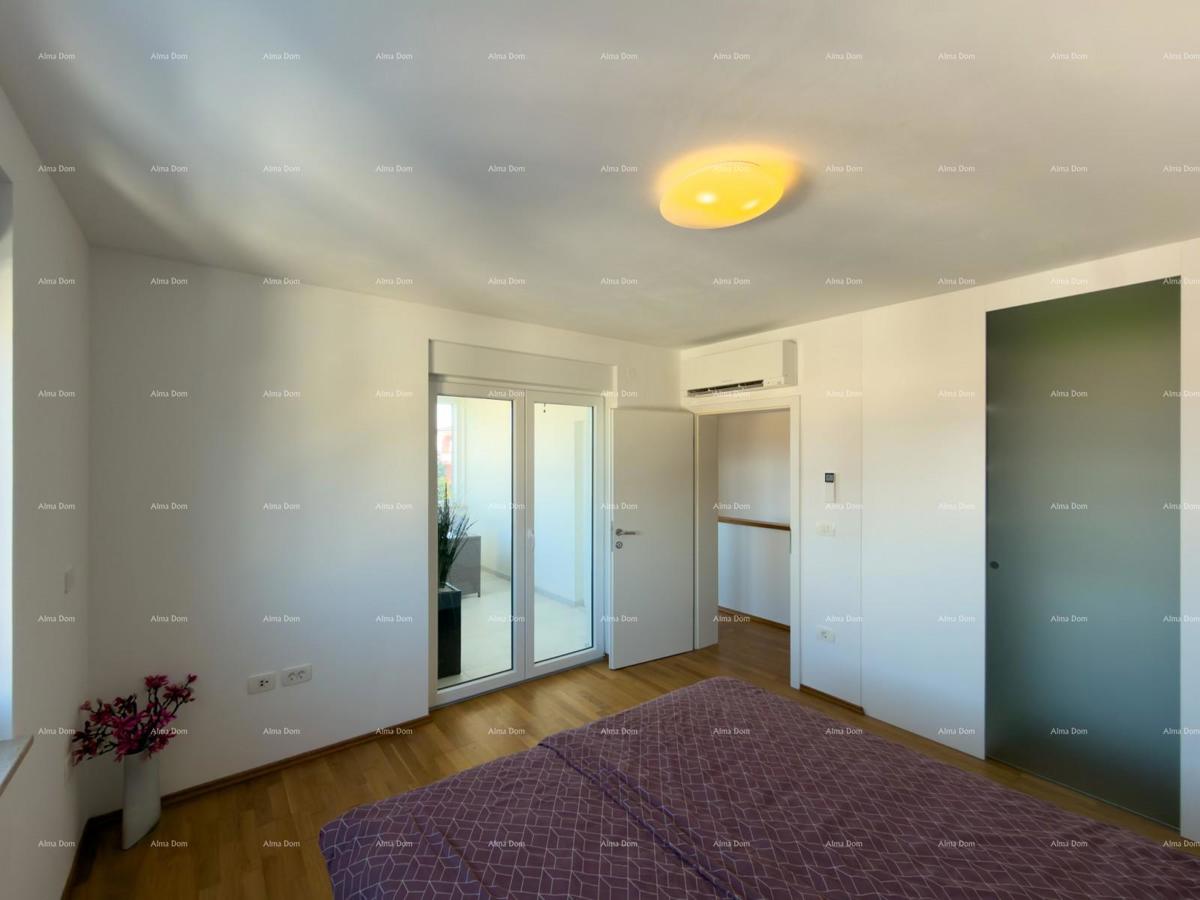 In vendita una casa attraente a Premantura con vista mare.