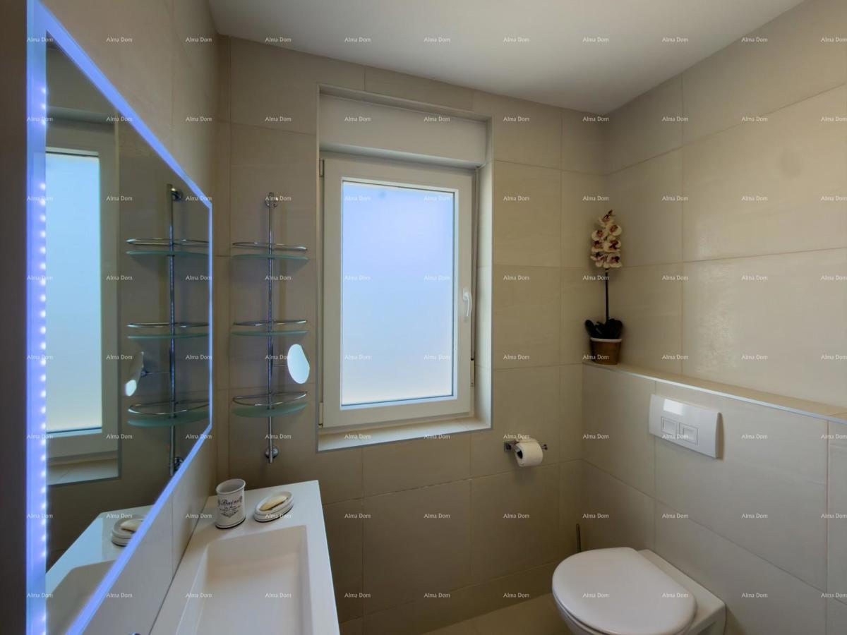 In vendita una casa attraente a Premantura con vista mare.