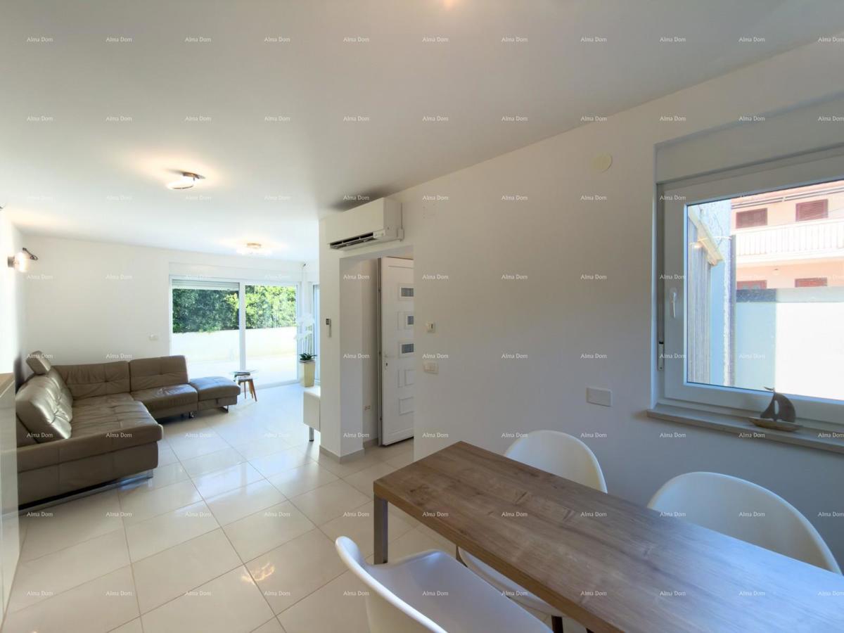 In vendita una casa attraente a Premantura con vista mare.