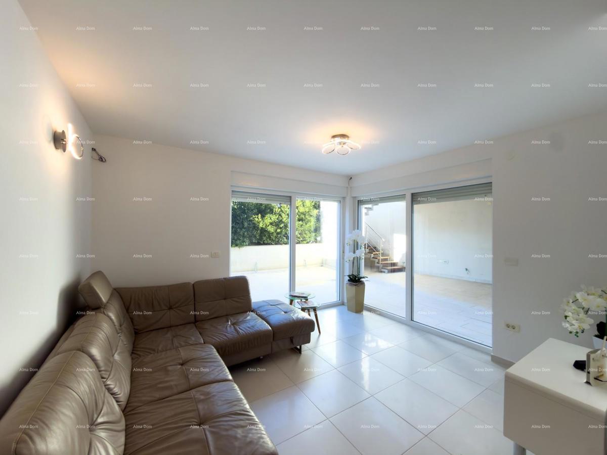 In vendita una casa attraente a Premantura con vista mare.