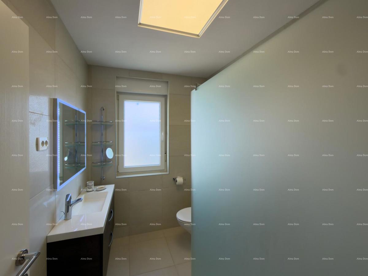 In vendita una casa attraente a Premantura con vista mare.