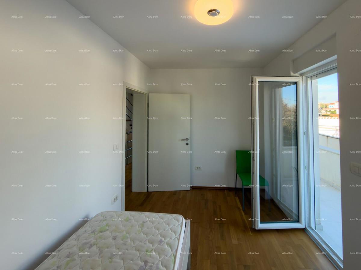 In vendita una casa attraente a Premantura con vista mare.