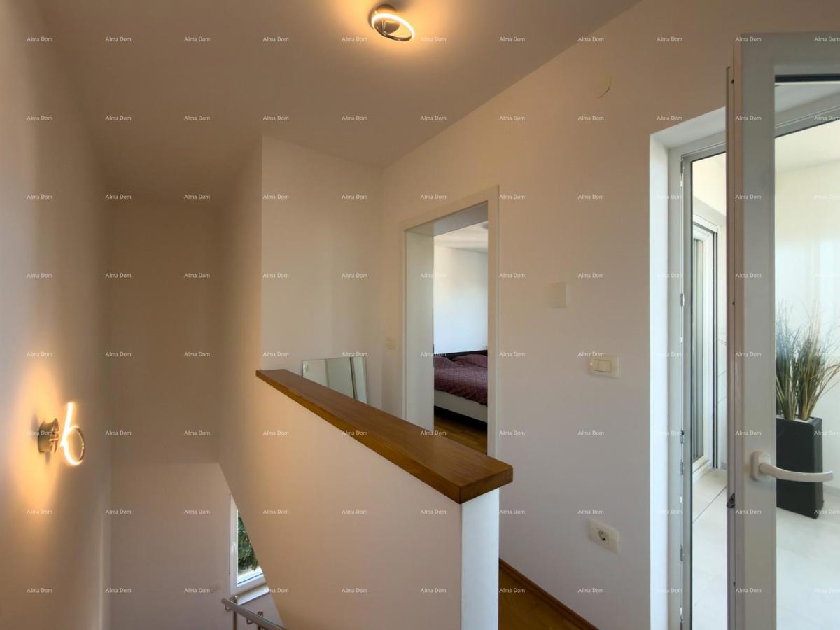 In vendita una casa attraente a Premantura con vista mare.