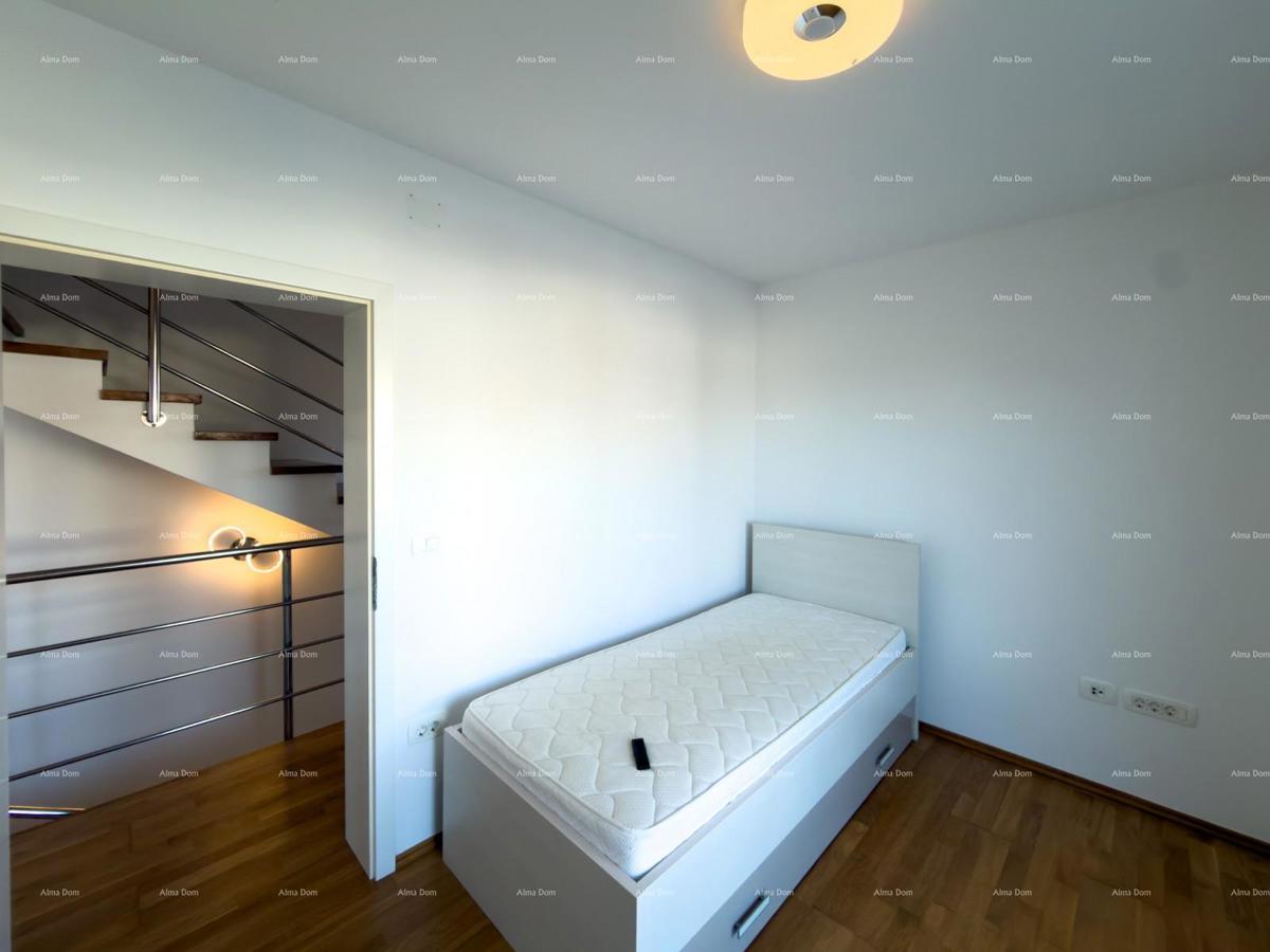 In vendita una casa attraente a Premantura con vista mare.