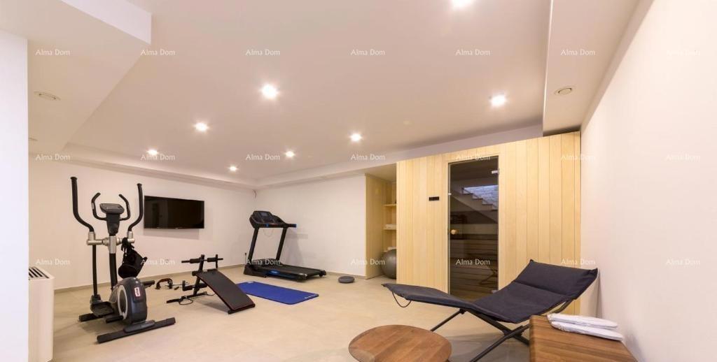 VILLA LUSSUOSA MODERNA CON PISCINA A 500 m DAL MARE