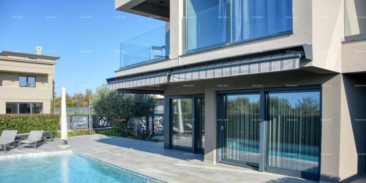 VILLA LUSSUOSA MODERNA CON PISCINA A 500 m DAL MARE