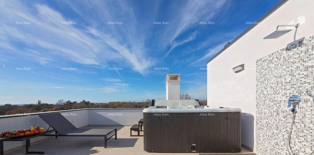 VILLA LUSSUOSA MODERNA CON PISCINA A 500 m DAL MARE