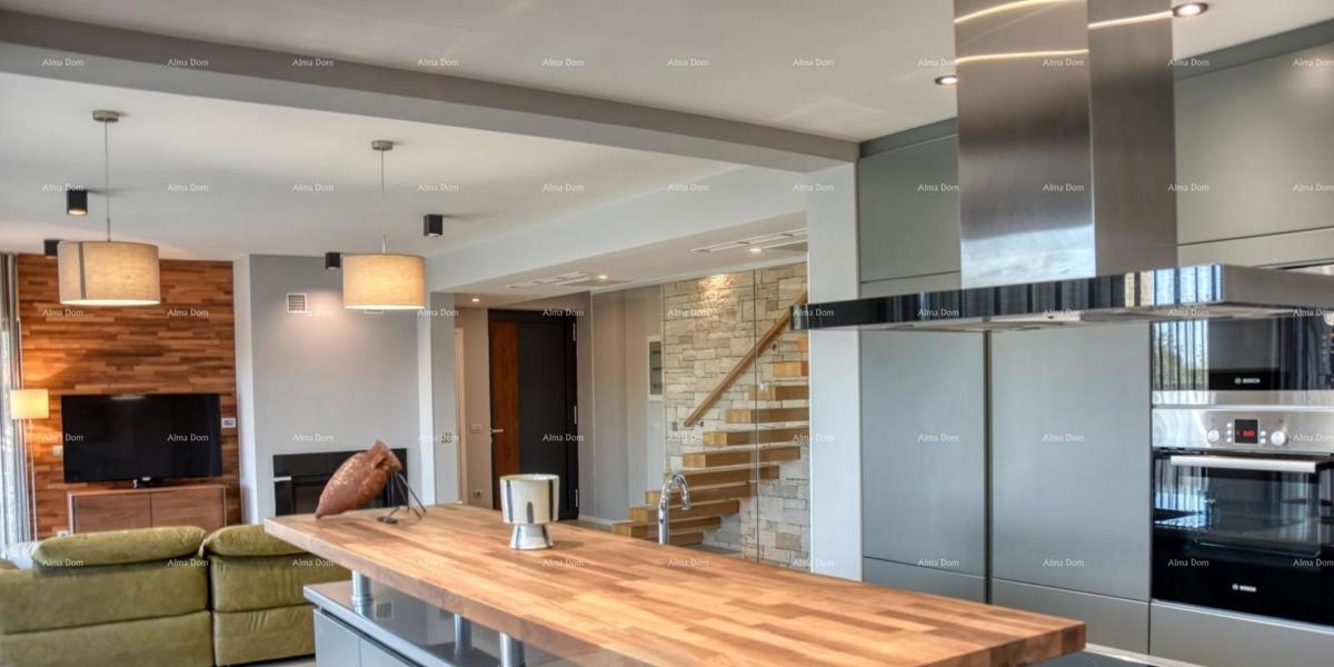 VILLA LUSSUOSA MODERNA CON PISCINA A 500 m DAL MARE