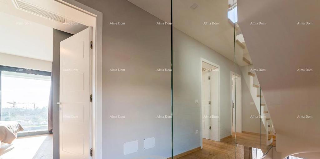 VILLA LUSSUOSA MODERNA CON PISCINA A 500 m DAL MARE