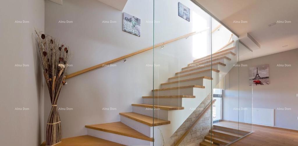 VILLA LUSSUOSA MODERNA CON PISCINA A 500 m DAL MARE