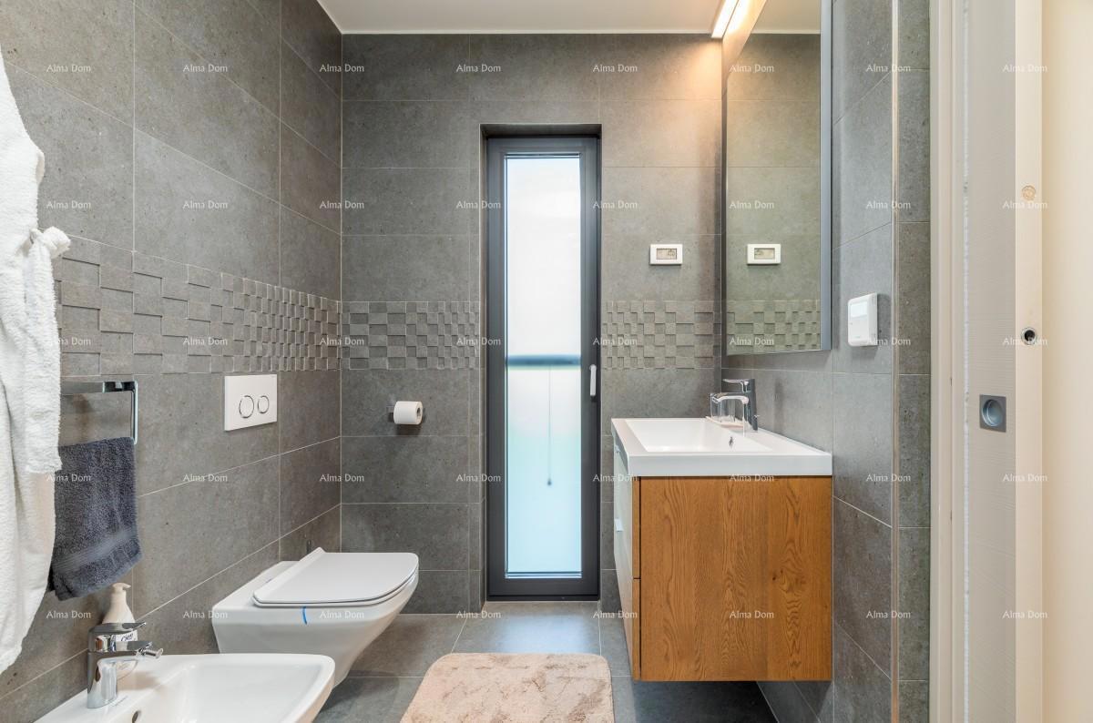 FAŽANA - Villa indipendente di classe premium, con piscina, ascensore / 100 m dal Viale degli Ulivi.