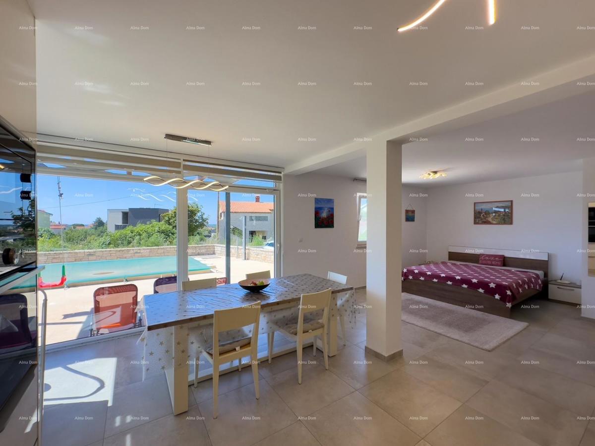 Vendiamo un appartamento al piano terra con piscina privata. Medolino