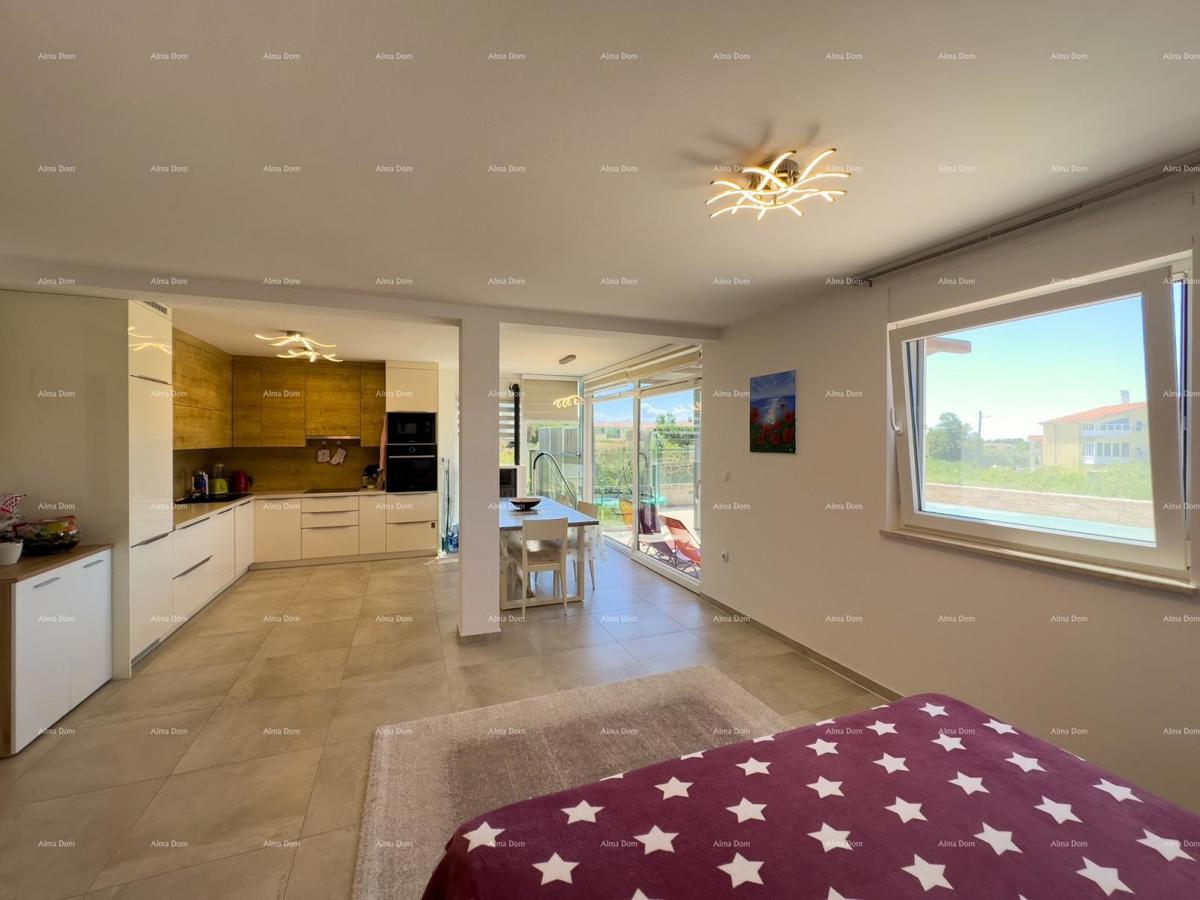 Vendiamo un appartamento al piano terra con piscina privata. Medolino