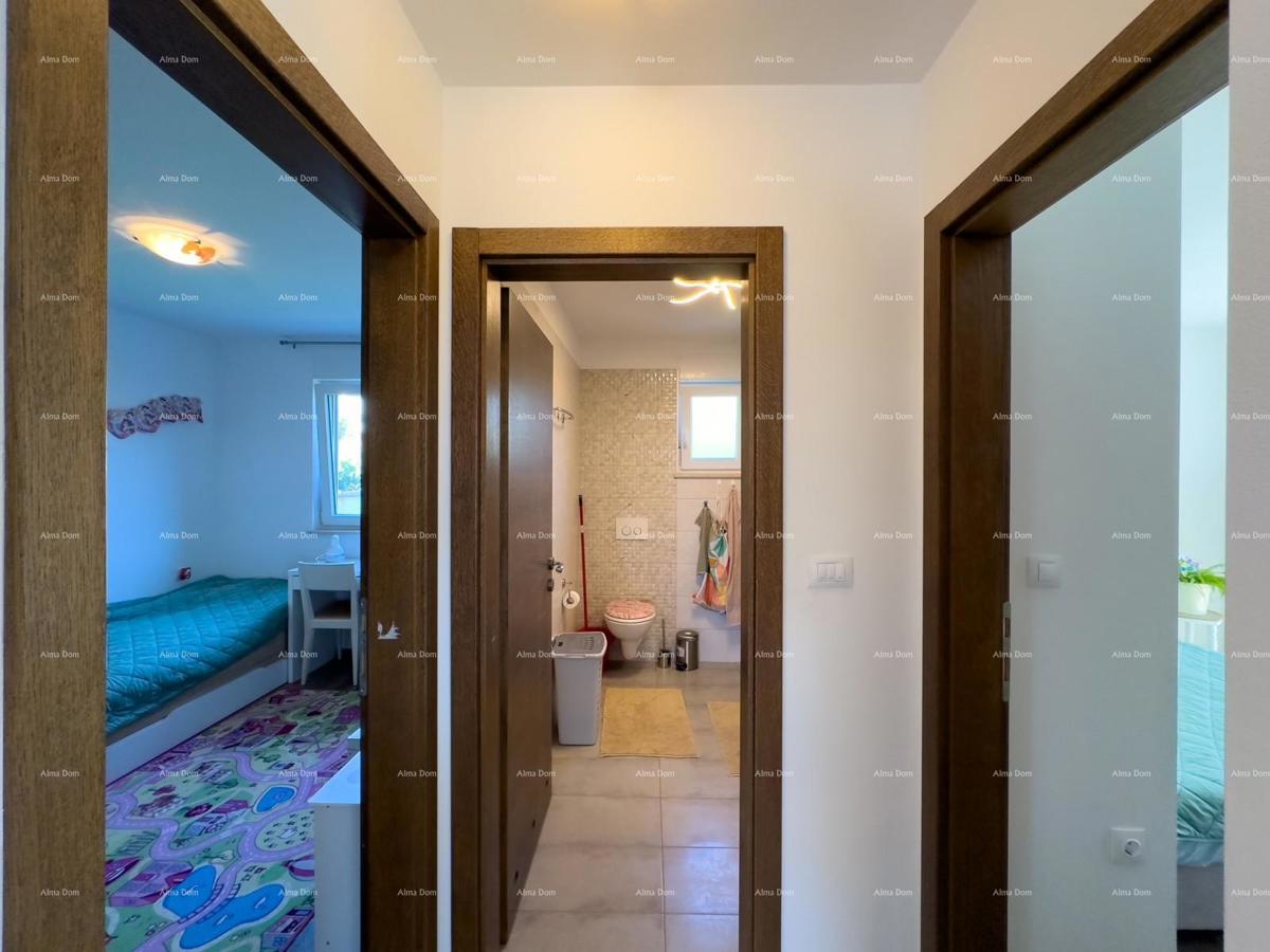 Vendiamo un appartamento al piano terra con piscina privata. Medolino