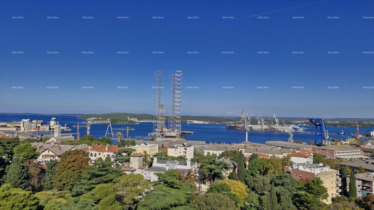 Vendita di un appartamento con vista mare e città, Pula, Veruda!