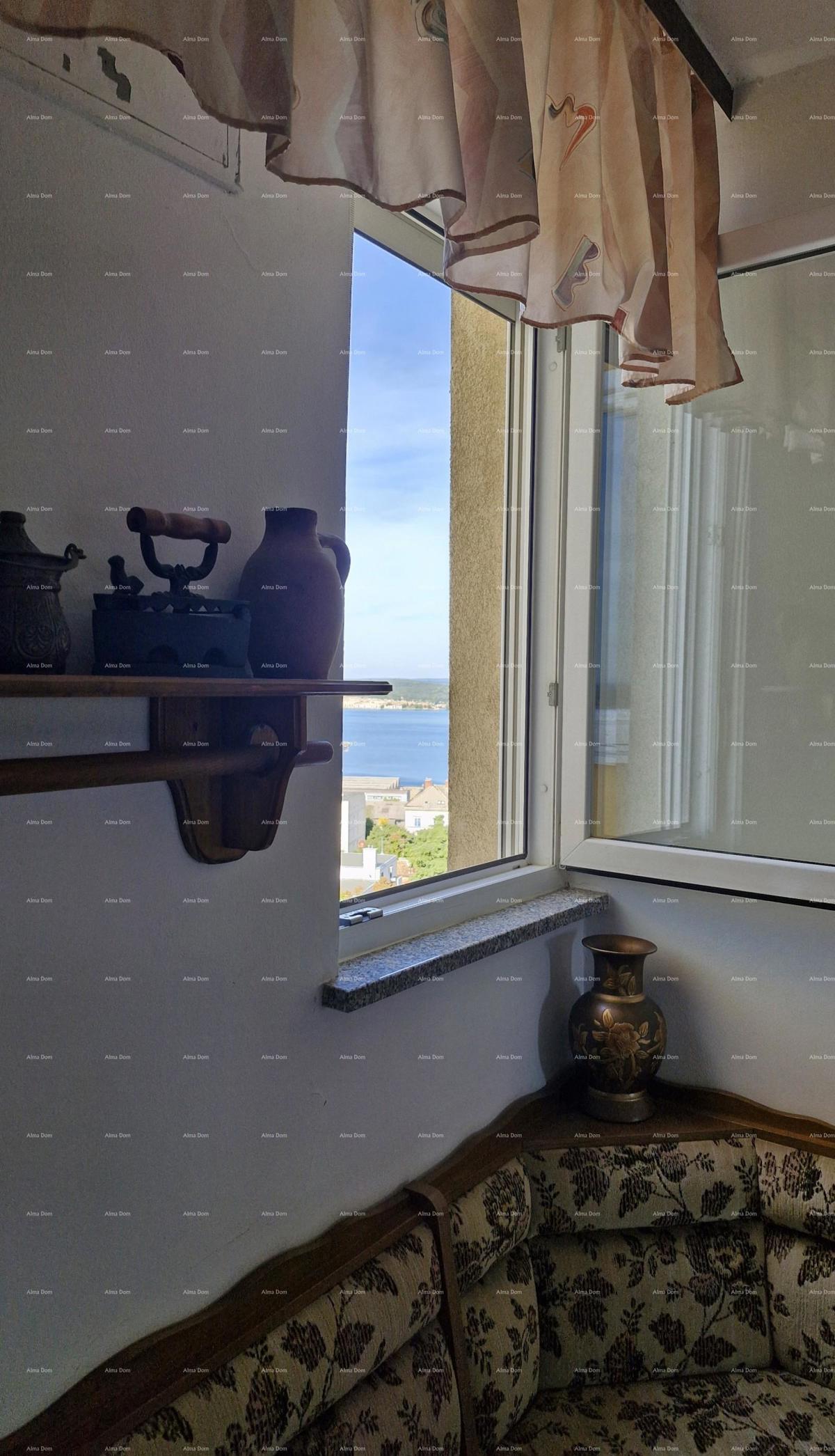 Vendita di un appartamento con vista mare e città, Pula, Veruda!