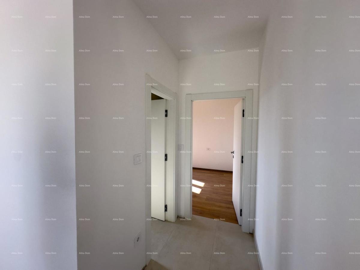 Vendiamo un appartamento con un grande giardino a Barban.