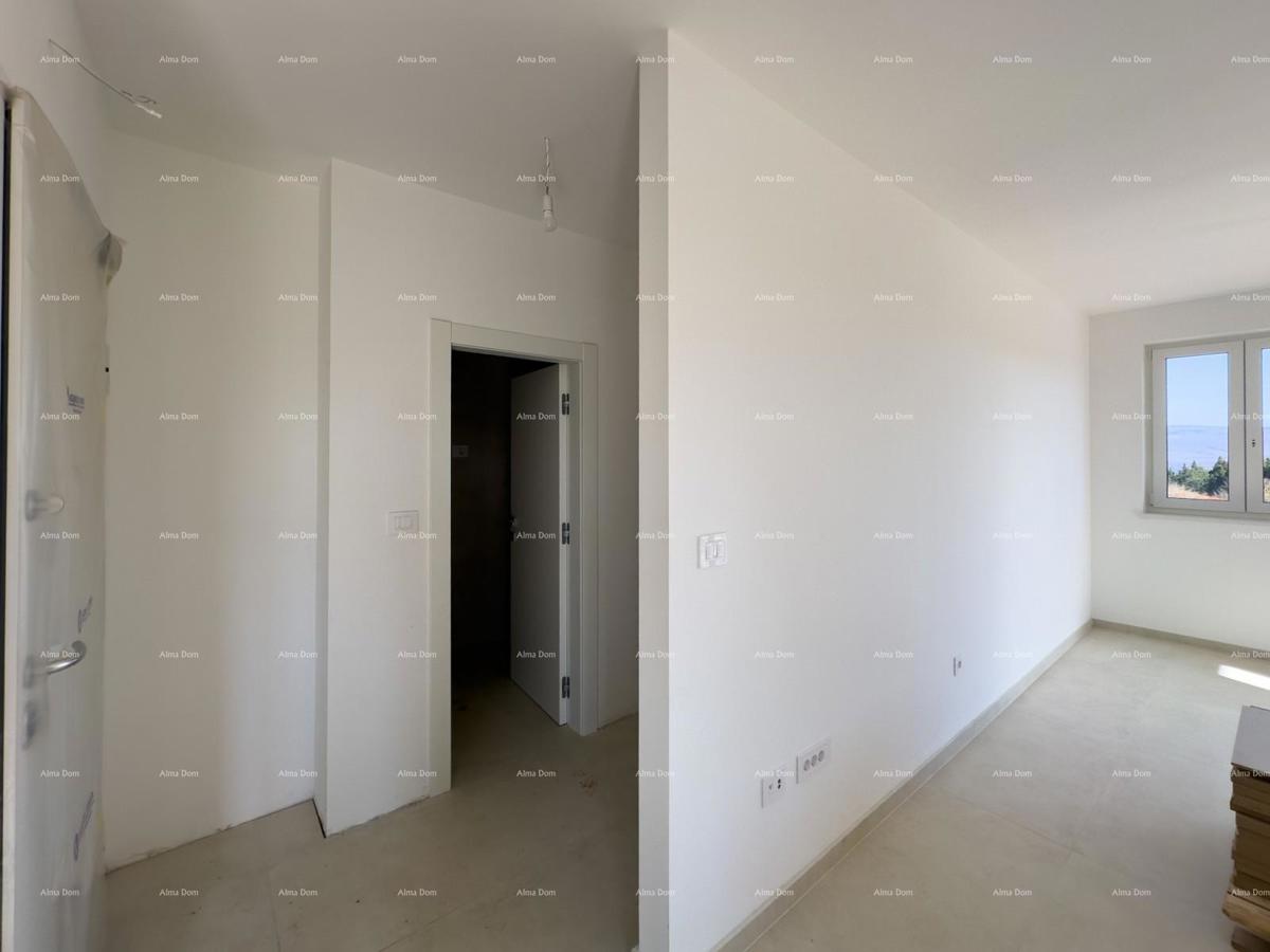 Vendiamo un appartamento con un grande giardino a Barban.