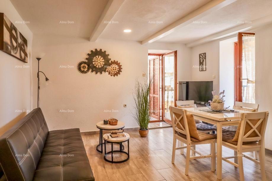 Bell'appartamento a Rovigno – 55 m², su due piani, con vista sulla città vecchia