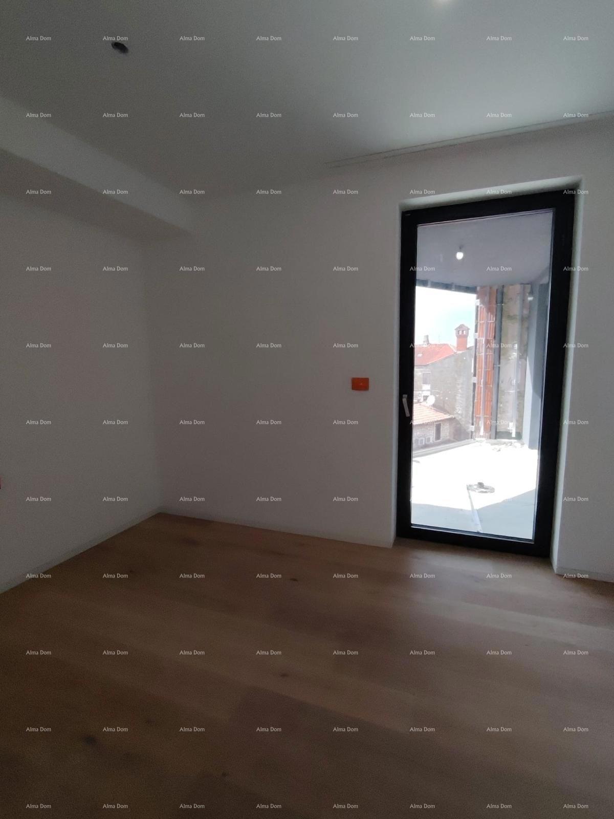 Vendita di appartamenti in un edificio residenziale e commerciale con vista mare, centro di Umago! / S9a