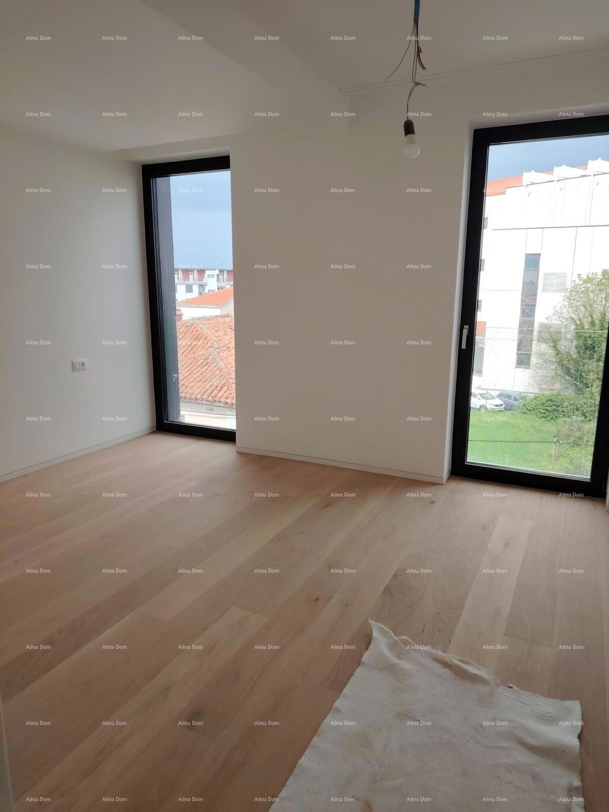 Vendita di appartamenti in un edificio residenziale e commerciale con vista mare, centro di Umago! / S9a