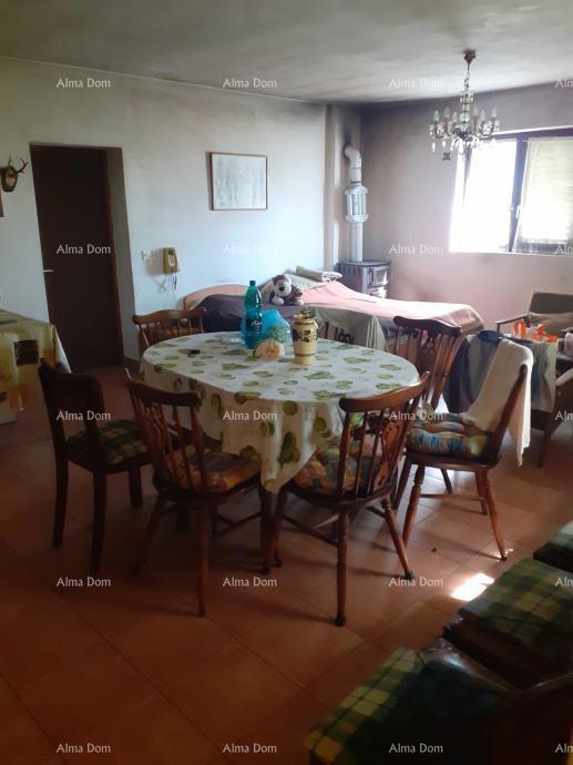 Vendita di una casa con due lotti edificabili – Tinjan