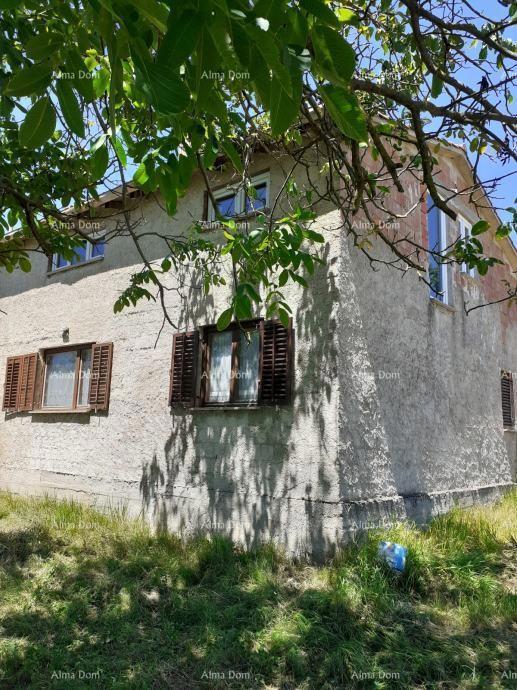 Vendita di una casa con due lotti edificabili – Tinjan