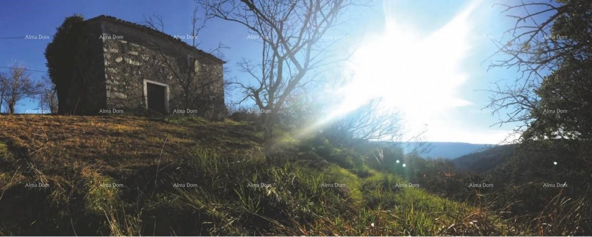 Villaggio isolato con terreno edificabile in vendita.