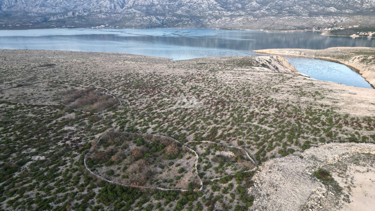 MASLENIČKO ŽDRILO - TERRENO EDIFICABILE DI 615 M2 - STRADA DI ACCESSO - ACQUA E ELETTRICITÀ FINO AL TERRENO - 61.500 €