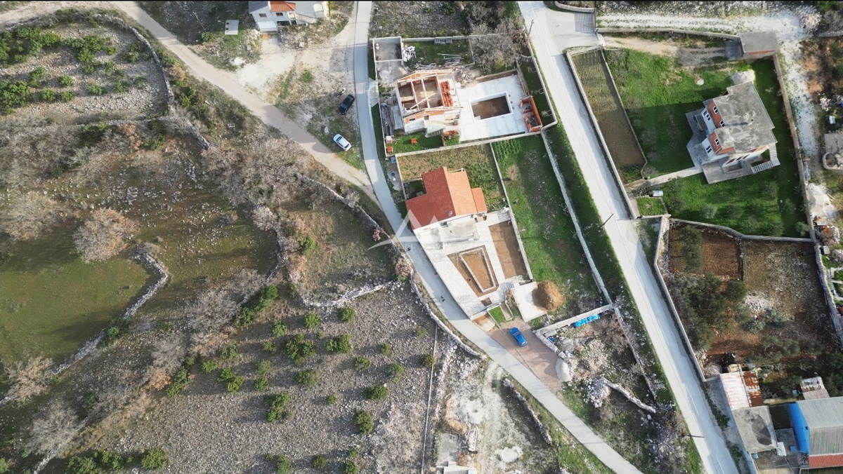 MASLENIČKO ŽDRILO - TERRENO EDIFICABILE DI 615 M2 - STRADA DI ACCESSO - ACQUA E ELETTRICITÀ FINO AL TERRENO - 61.500 €