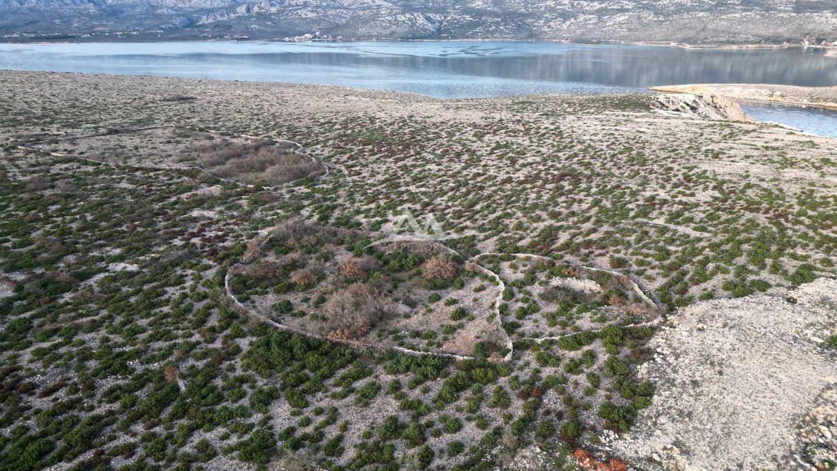MASLENIČKO ŽDRILO - TERRENO EDIFICABILE DI 615 M2 - STRADA DI ACCESSO - ACQUA E ELETTRICITÀ FINO AL TERRENO - 61.500 €
