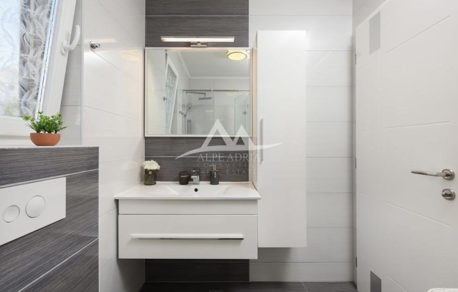 Appartamento di lusso con giardino privato e jacuzzi – Diklovac, Zadar