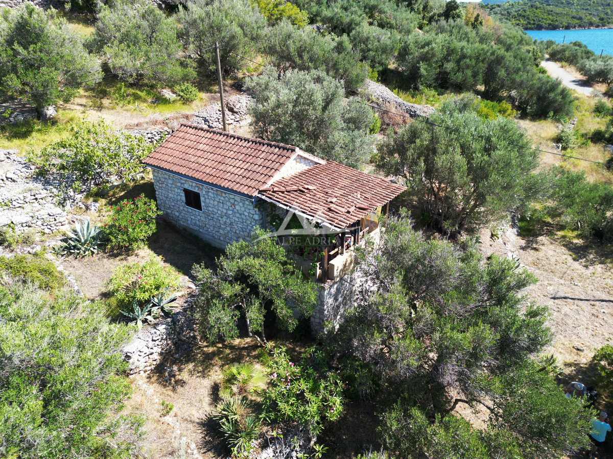 MALA RAVA - AFFASCINANTE CASA IN PIETRA IN VENDITA IN PRIMA FILA AL MARE