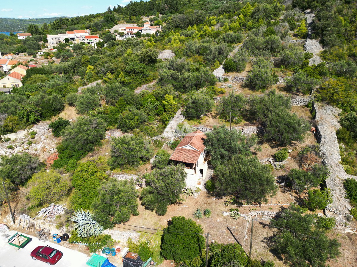 MALA RAVA - AFFASCINANTE CASA IN PIETRA IN VENDITA IN PRIMA FILA AL MARE