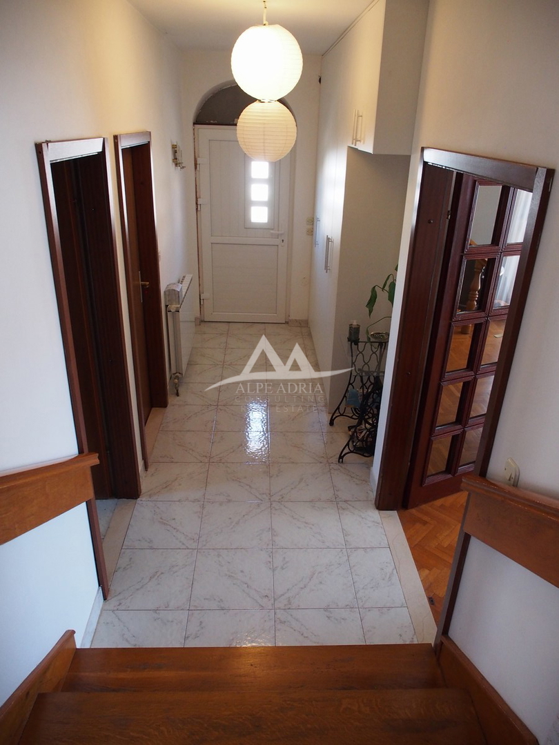 € 400.000 - CON IL PREZZO DI UN APPARTAMENTO ACQUISTI UNA CASA CON DUE APPARTAMENTI
