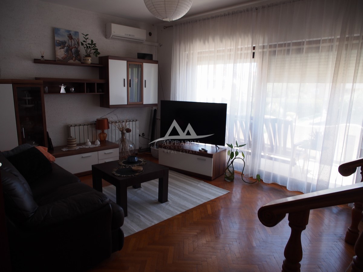 € 400.000 - CON IL PREZZO DI UN APPARTAMENTO ACQUISTI UNA CASA CON DUE APPARTAMENTI
