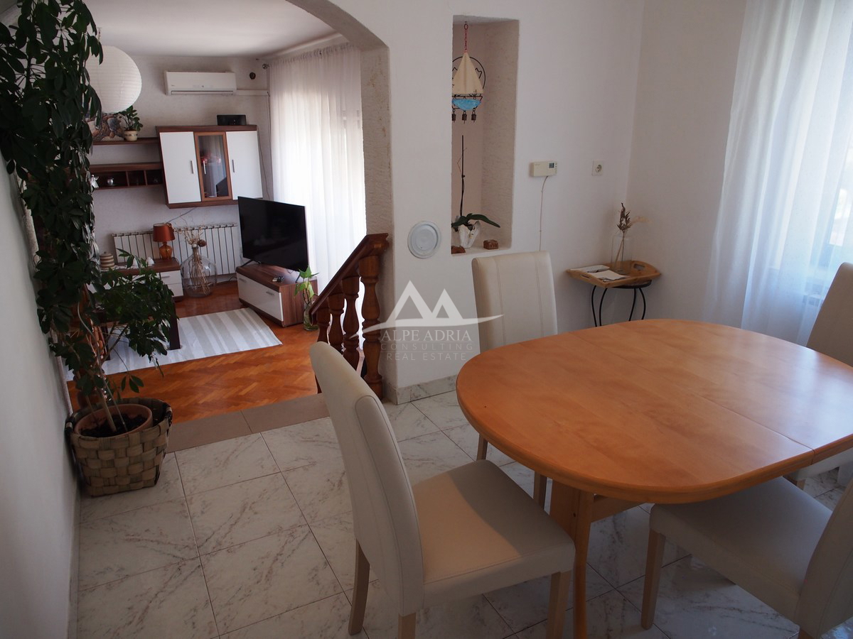 € 400.000 - CON IL PREZZO DI UN APPARTAMENTO ACQUISTI UNA CASA CON DUE APPARTAMENTI