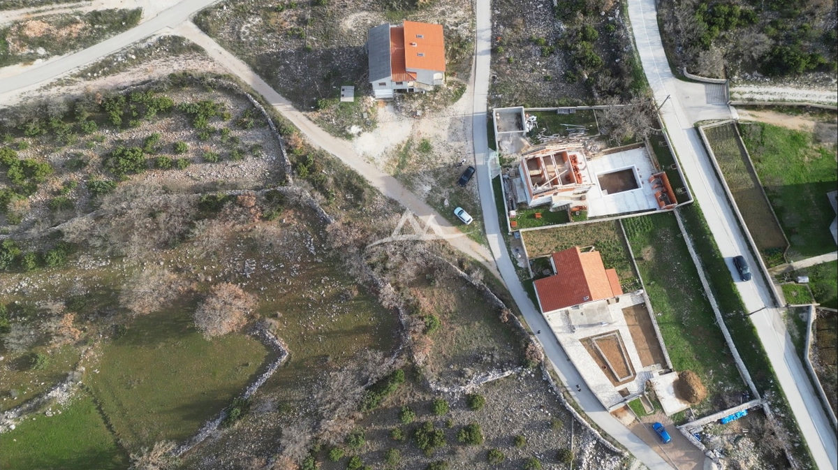 MASLENIČKO ŽDRILO - TERRENO EDIFICABILE 1.879 M2 PLUS 6.873 M2AGRICOLO - € 262.560
