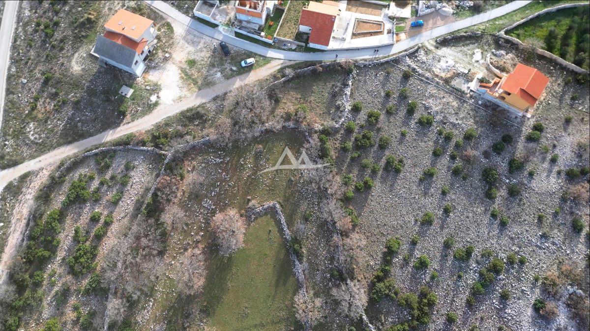 MASLENIČKO ŽDRILO - TERRENO EDIFICABILE 1.879 M2 PLUS 6.873 M2AGRICOLO - € 262.560
