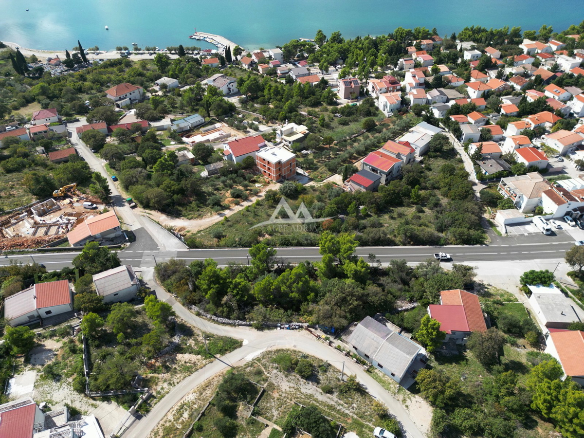 ROVANJSKA .- TERRENO EDIFICABILE 1360 M2 - € 170.000