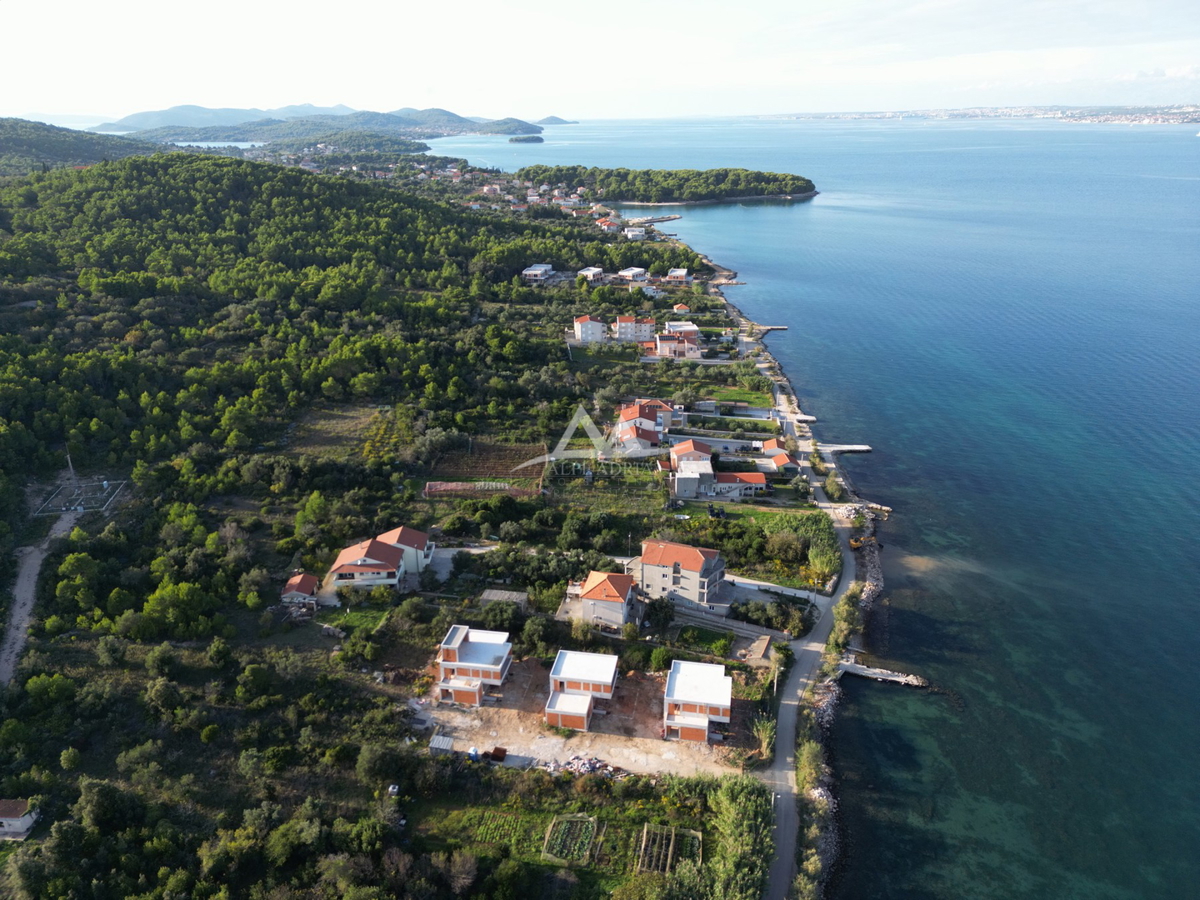 BANJ - CASA IN PIETRA - PIANO TERRA 36 MQ, PIÙ PIANO, PIÙ RUDERE 81 m2. € 135.000