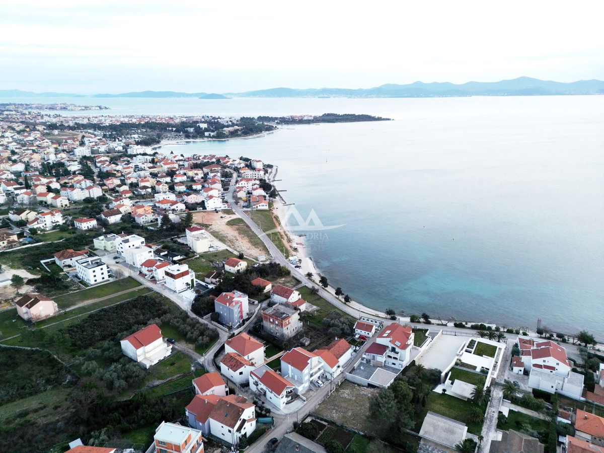 ZADAR - DIKLO - TERRENO EDIFICABILE 875 M2 - 150 M DALLA SPIAGGIA - €262.500