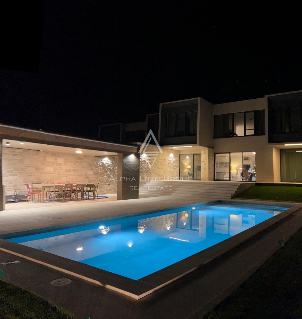 Lussuosa Casa Moderna con Piscina in Vendita a Rovinj