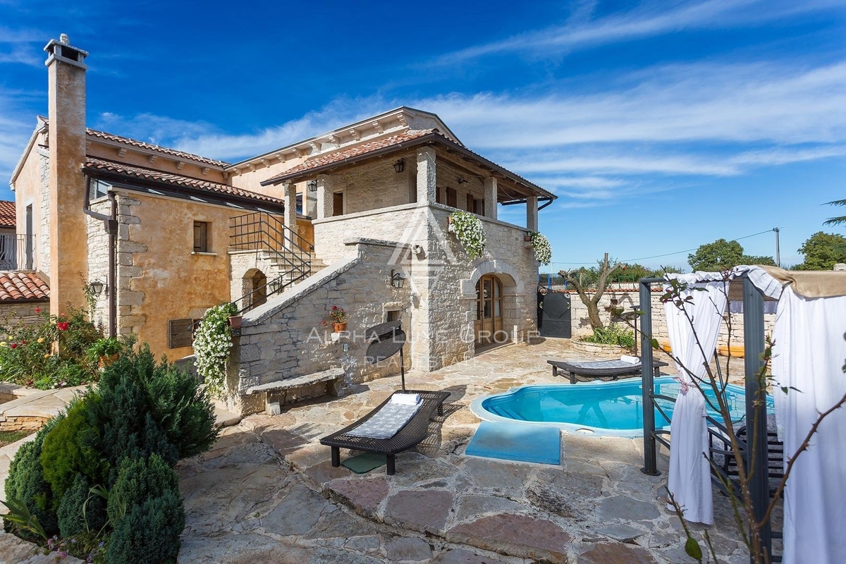 Istria, Sveti Petar – Autentica villa in pietra con piscina in vendita