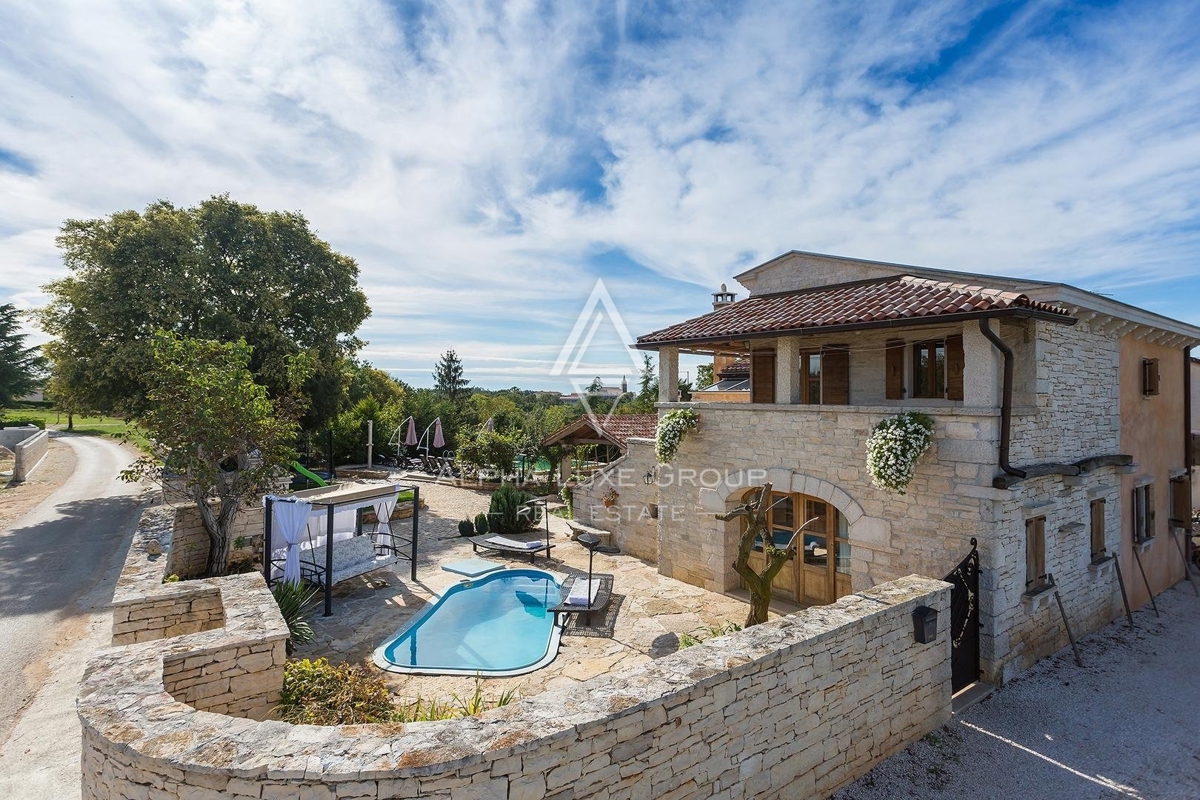 Istria, Sveti Petar – Autentica villa in pietra con piscina in vendita