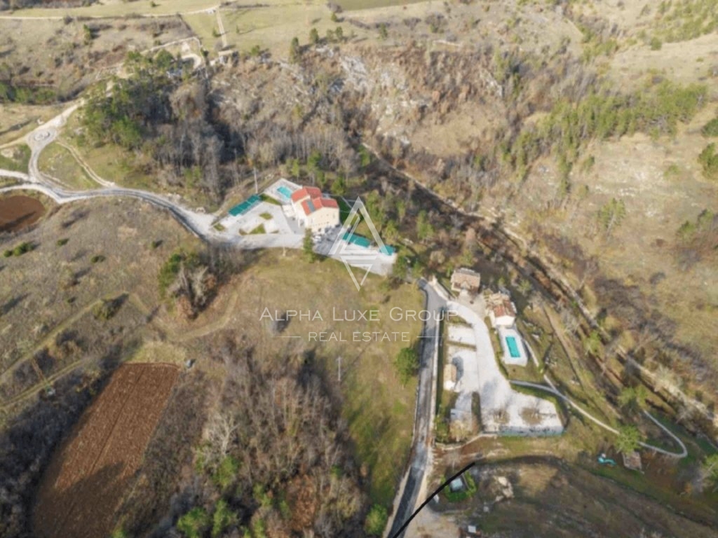 Istria, Motovun - Esclusivo resort con hotel, ristorante e appartamenti in vendita