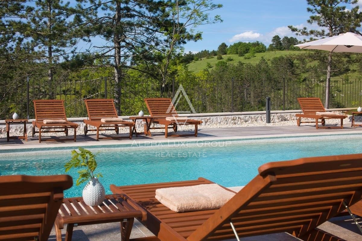 Istria, Motovun - Esclusivo resort con hotel, ristorante e appartamenti in vendita