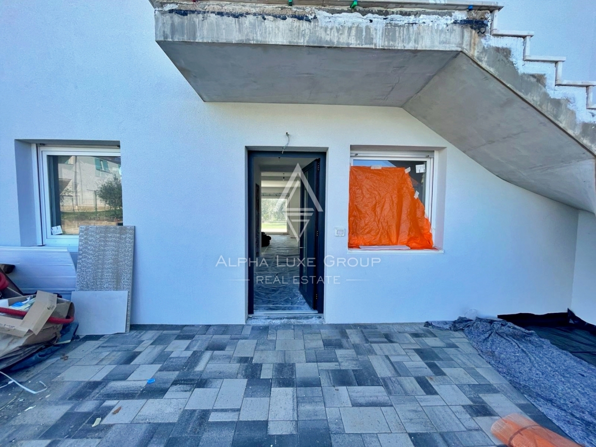Novigrad, Istria – Appartamento moderno p. terra, giard.
